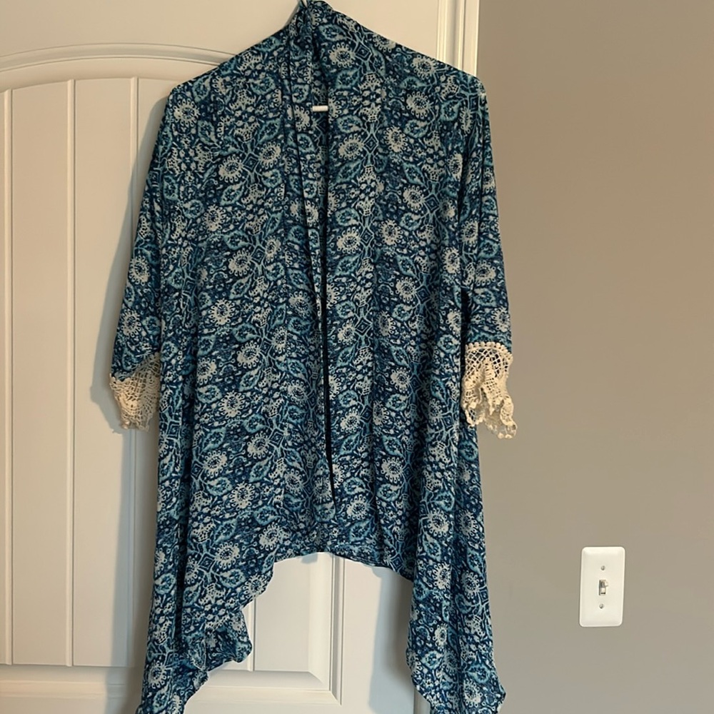 One size fits all kimono bathing suit coverup shades of blue with lace detail